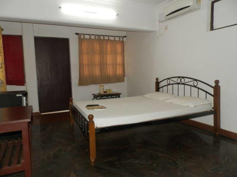 Hotel Germany Calangute Bagian luar foto